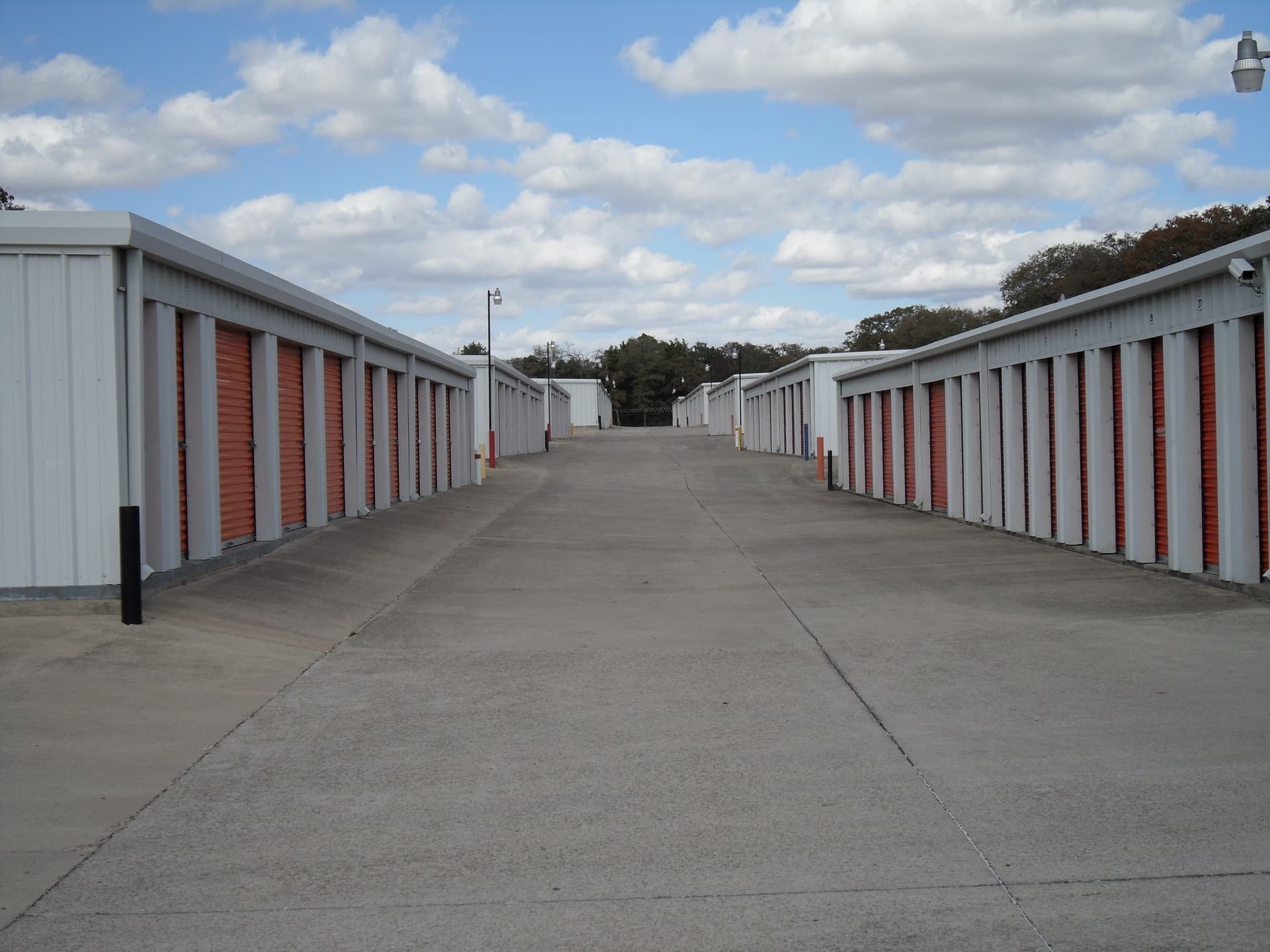 Modern storage solutions with 24/7 surveillance